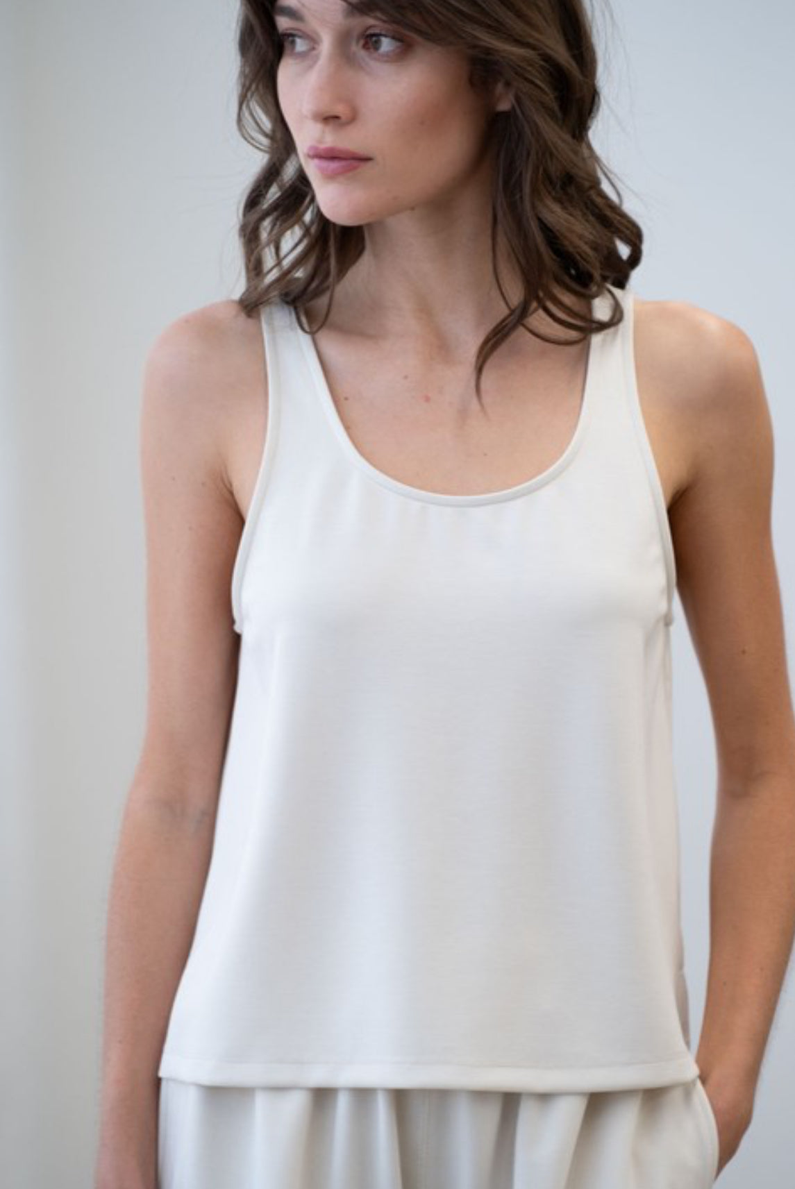 EG White Scoop Neck Tank Top